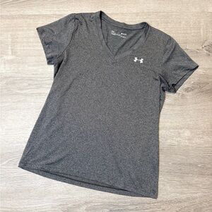 •UNDER ARMOUR• V NECK TEE